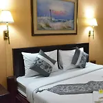 Nawarat Resort & Serviced Apartment