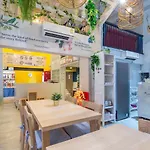 Kinnon Deluxe Hostel Coworking Cafe