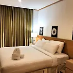 Twin Peaks Sukhumvit Suites
