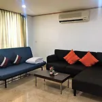 Twin Peaks Sukhumvit Suites