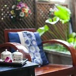 Laksameenarai Guesthouse - Hostel/Backpacker Accommodation