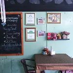 Laksameenarai Guesthouse - Hostel/Backpacker Accommodation