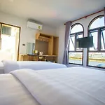 Rich8 Hostel