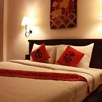 Nawarat Resort & Serviced Apartment
