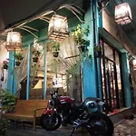 Ruan Ben Ja Don Mueang,Bangkok Hostel