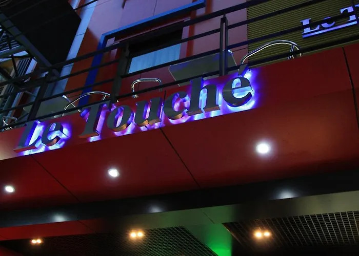Le Touche Hotel