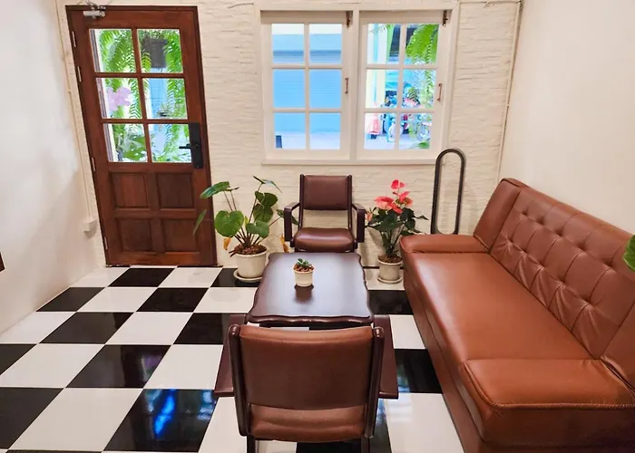 Noir Cafe And Hostel Chinatown Bangkok