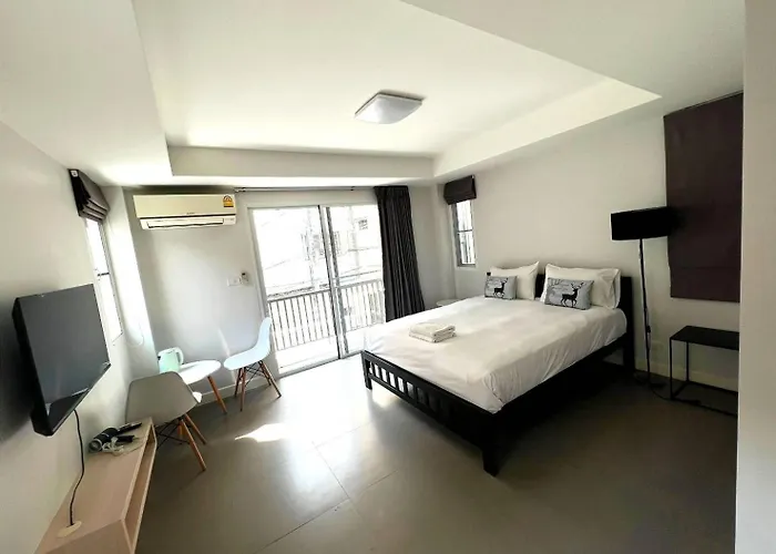 Mitr Inn Mrt Samyot Station - The Grand Palace