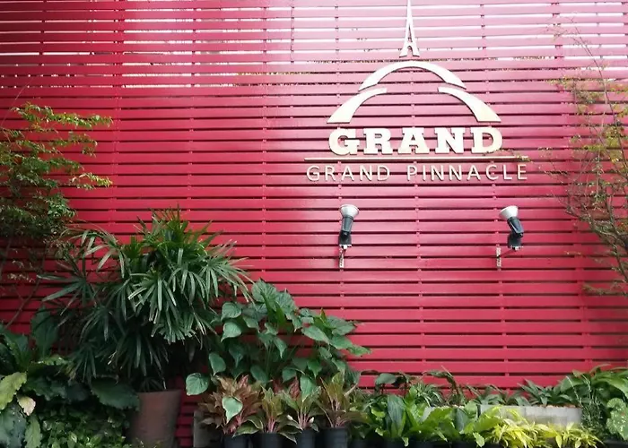 Grand Pinnacle Hotel