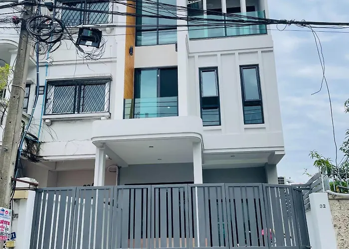 New Stylish Modern Home 4Br 12Pax 200M Bts Phrakhanong