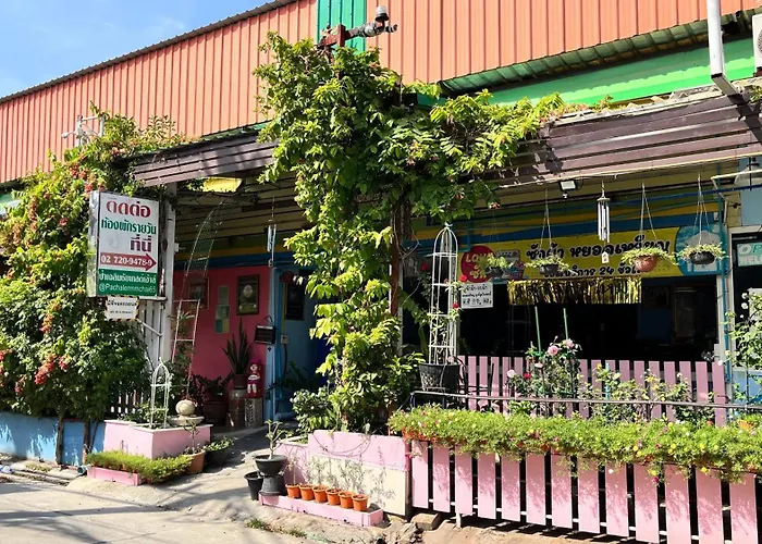 Pa Chalermchai Guesthouse