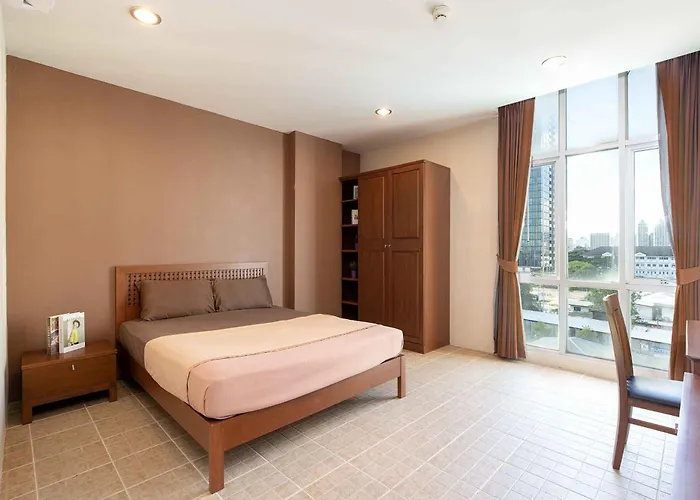 181 Ekkamai Apartment