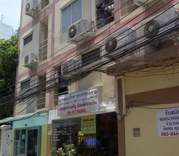 Moom Pon Khlai Hostel & Spa