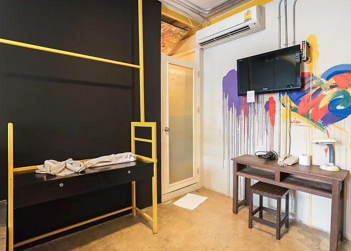 Saladaeng Gallery Hostel By Favstay