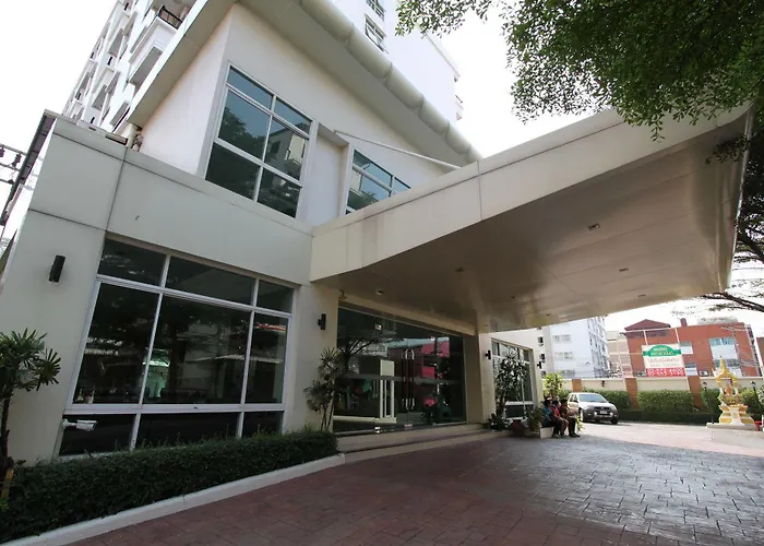 The Royalbee Aparthotel