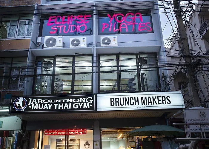 Oyo 783 Brunch Marker Cafe & Hostels