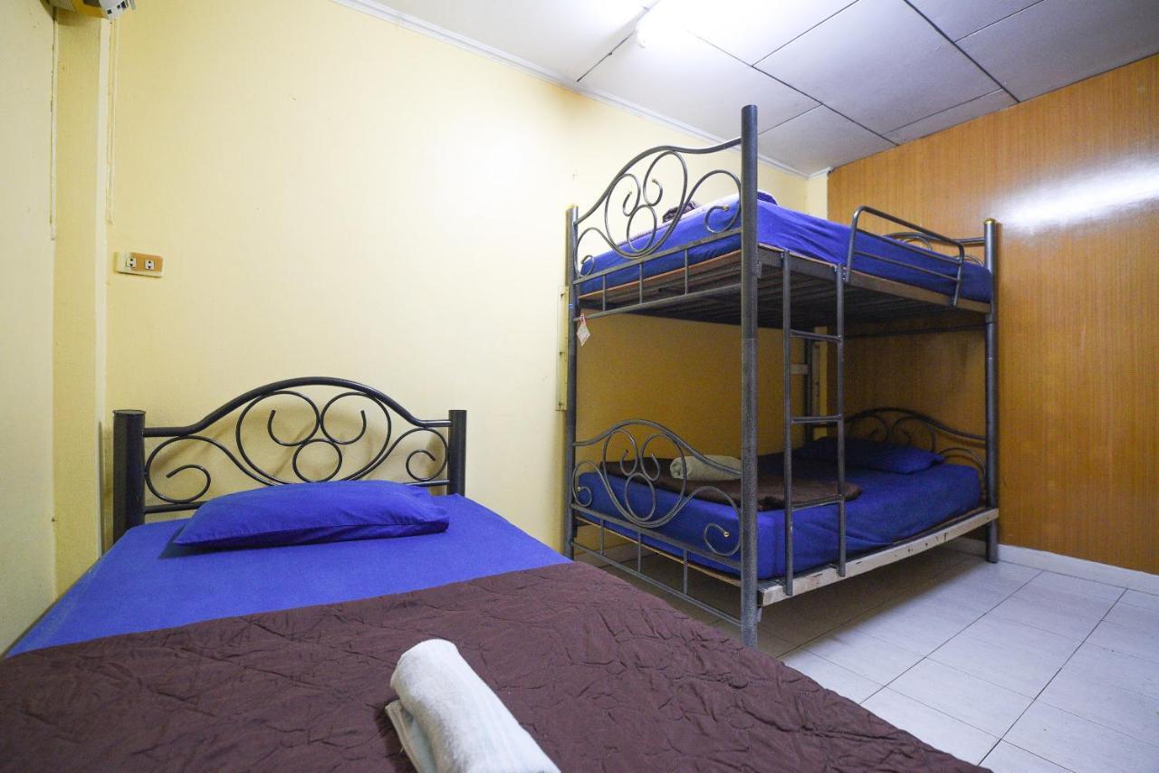 Hotel Oyo 938 Place 2*