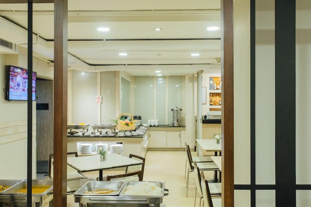 Seasons Siam Hotel 4*