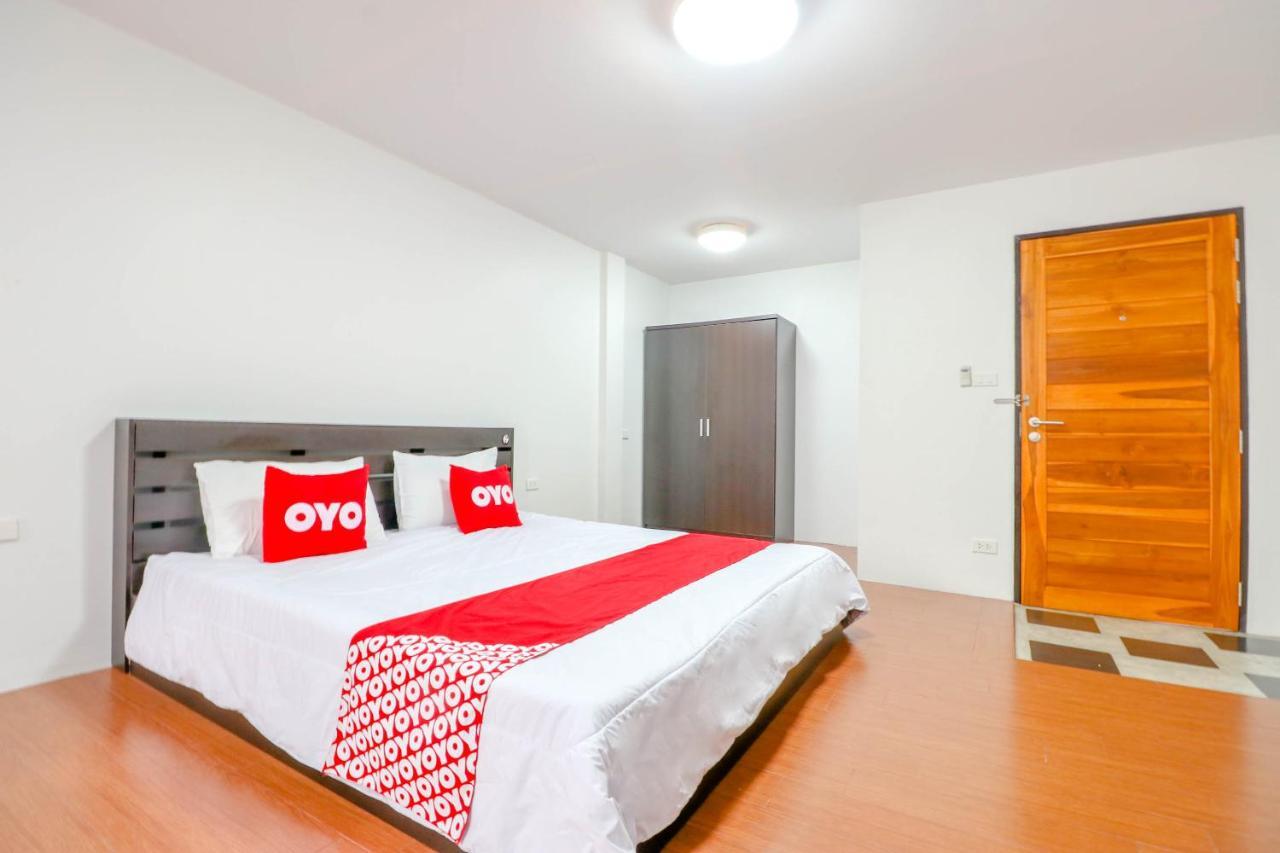 Oyo 935 The Palm Hotel