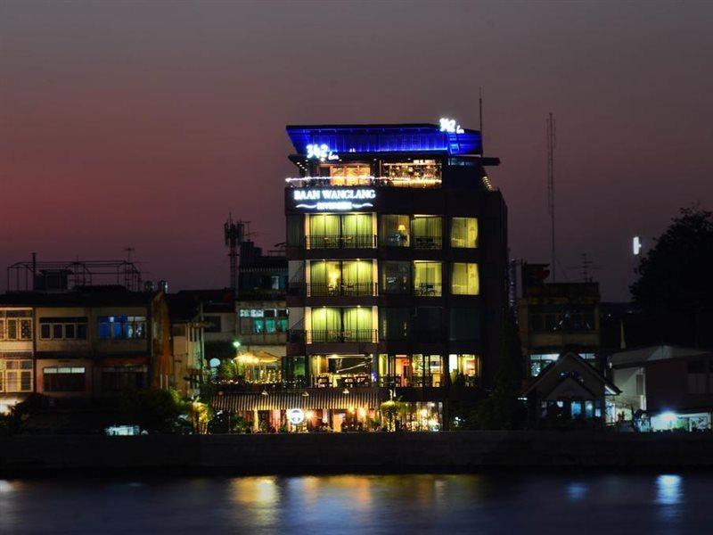 Baan Wanglang Riverside, Hotel