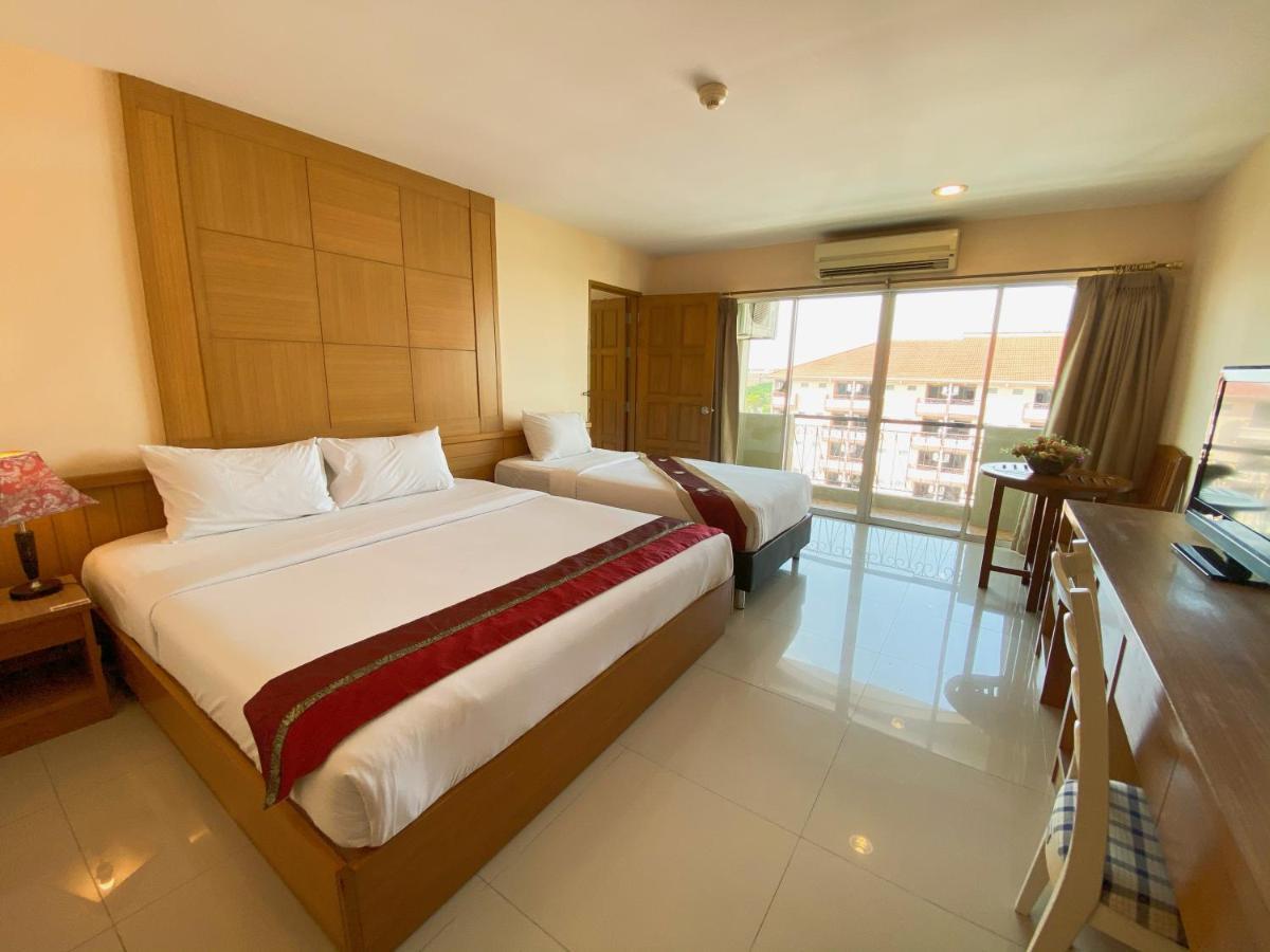 Metro Point Hotel