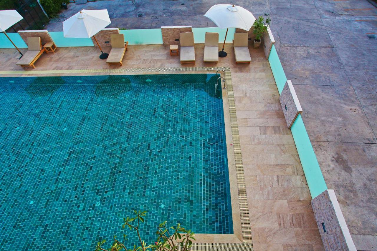 Leenova Place Hotel