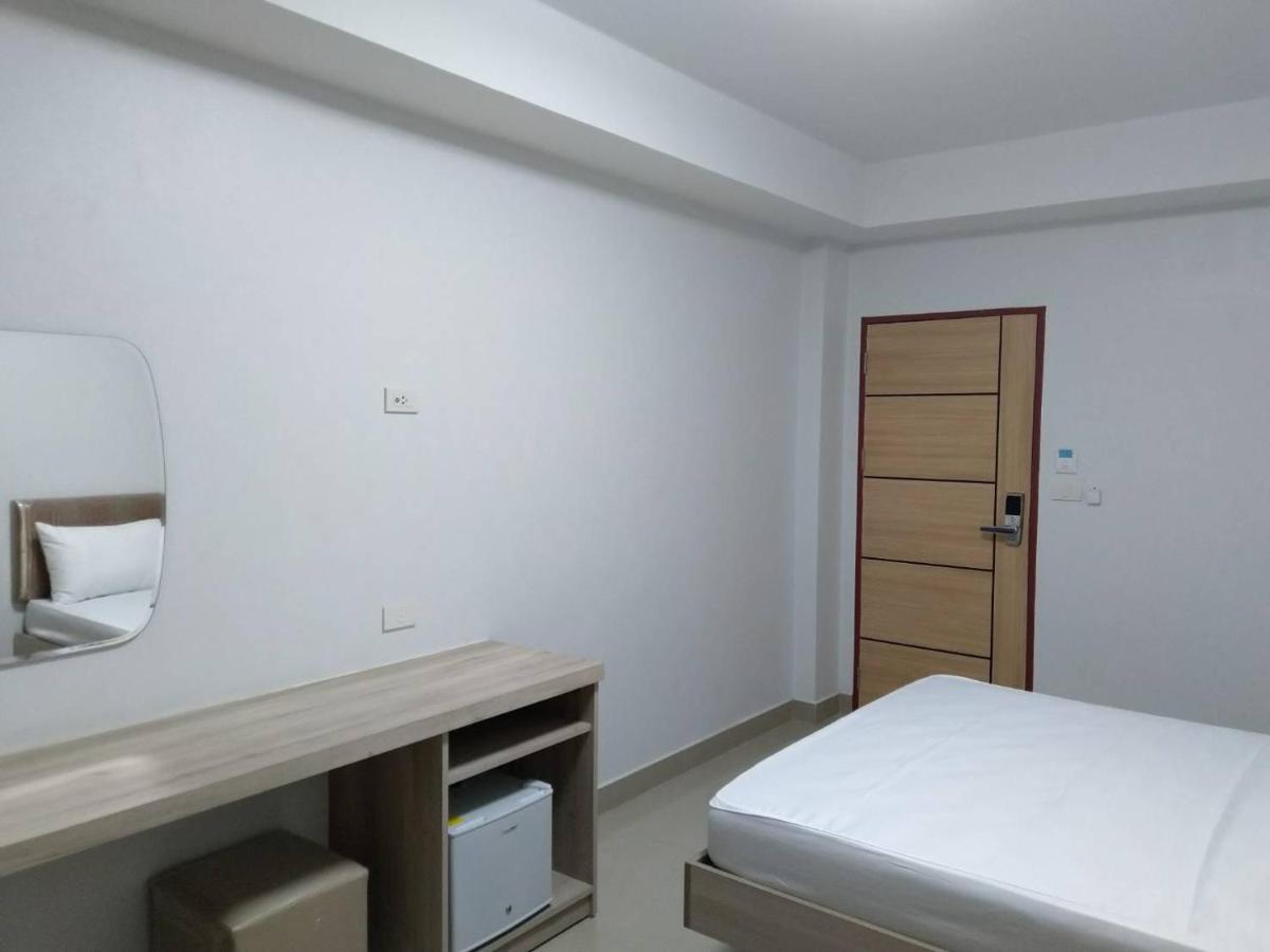 Roseate Hotel *