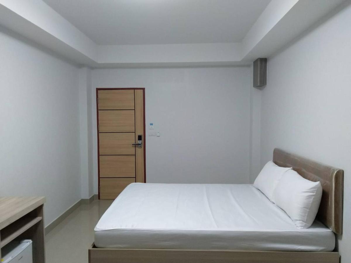 Roseate Hotel *