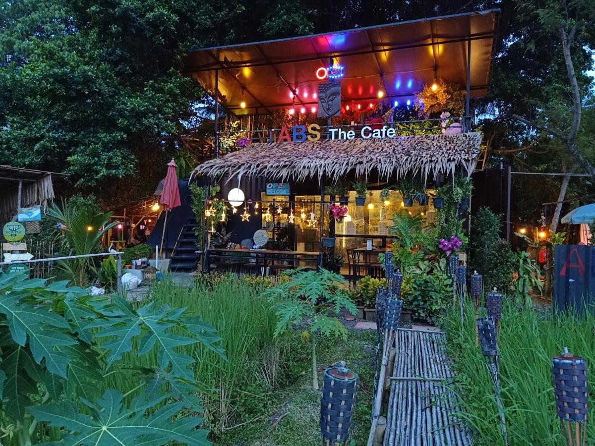 Do Dee Cafe Bangkok