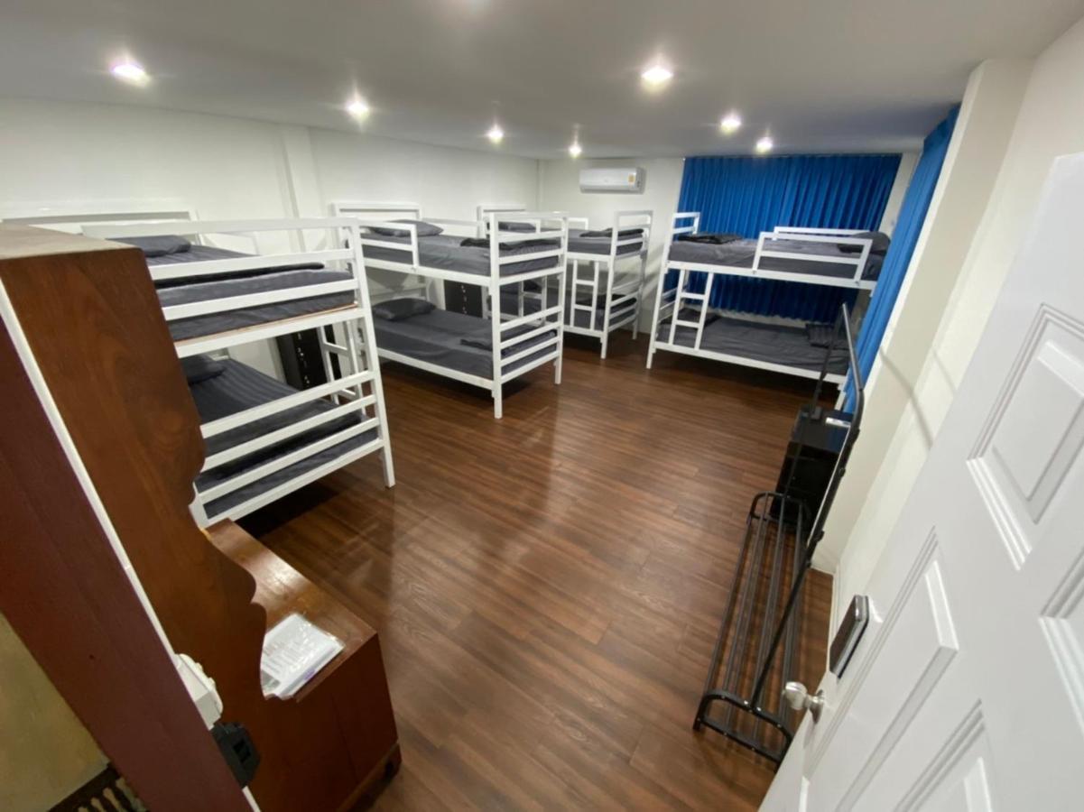 Happy Hostel *