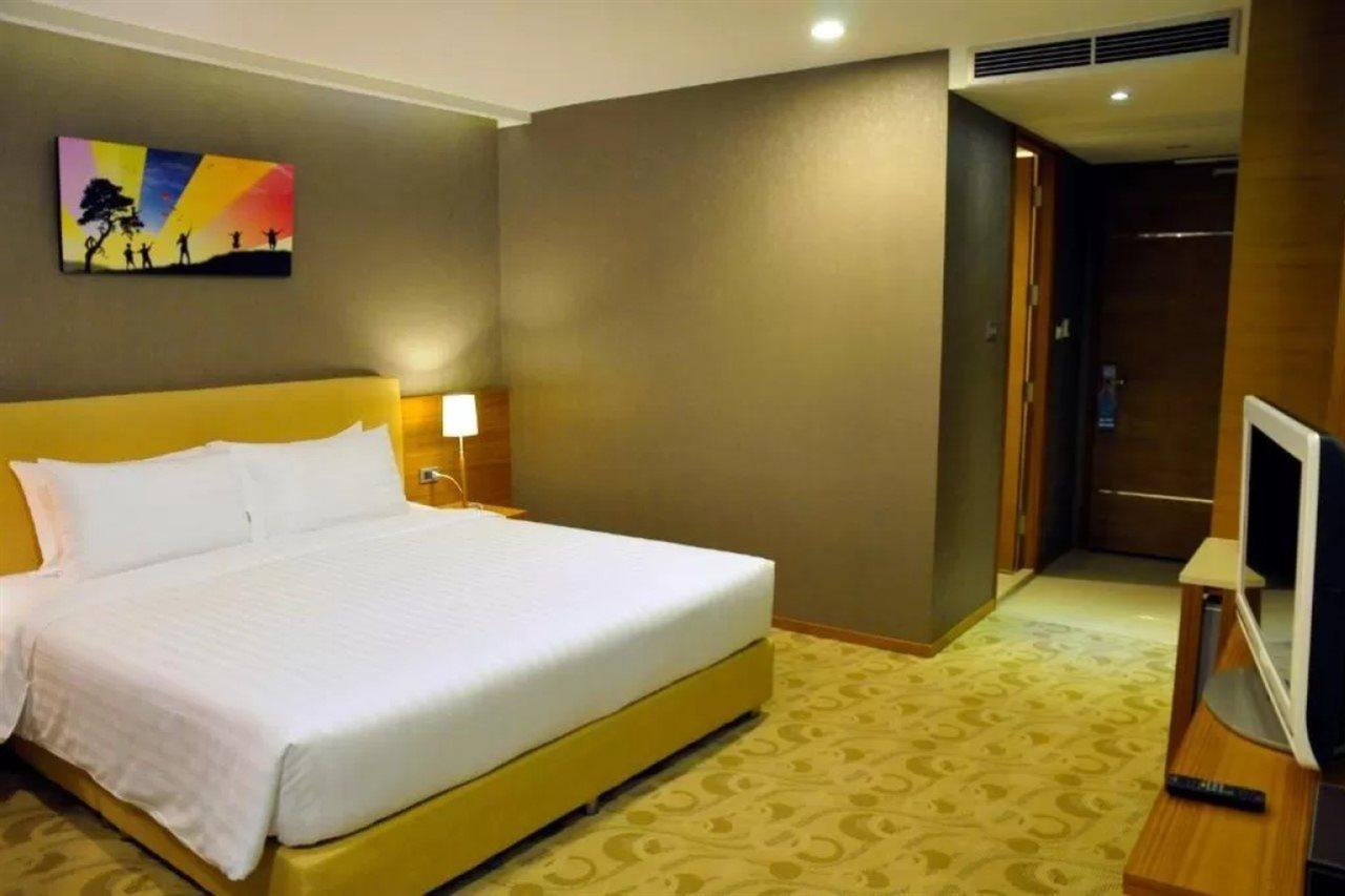 The Moonite Boutique 3*