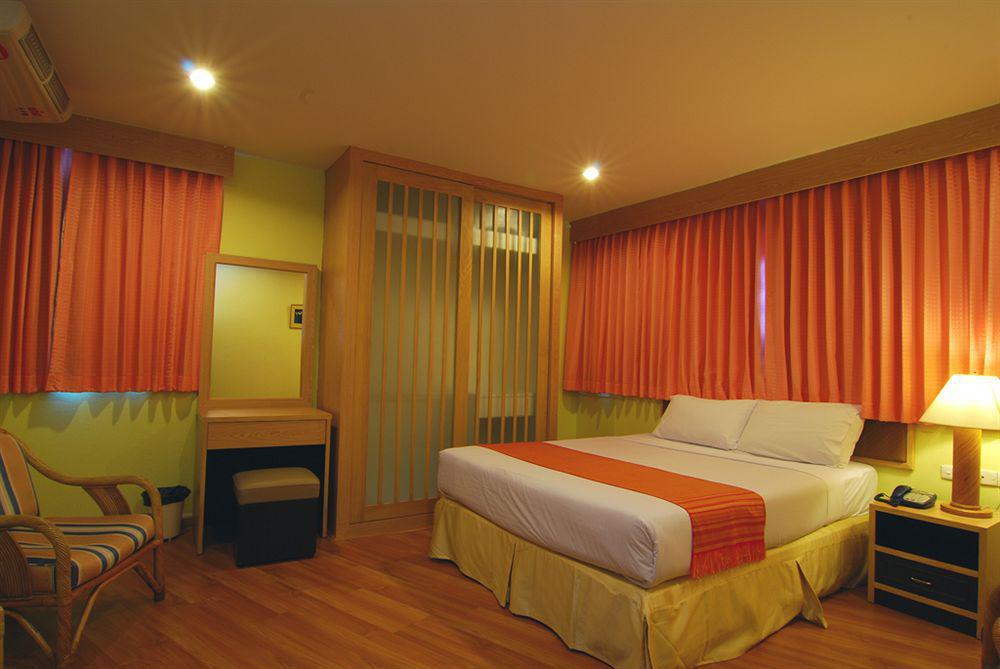 Ruamchitt Plaza 3*