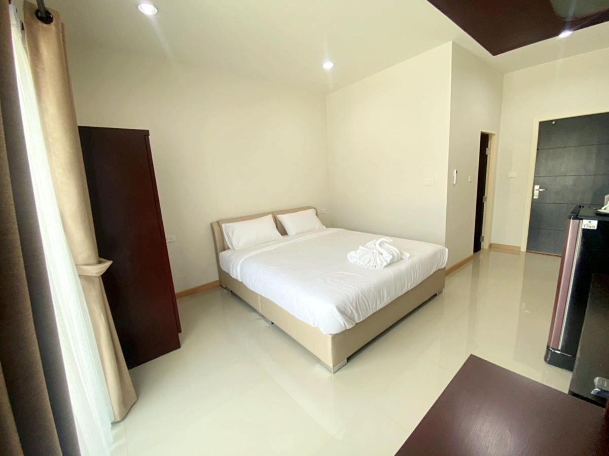 Apartment Re Riva Bangkok