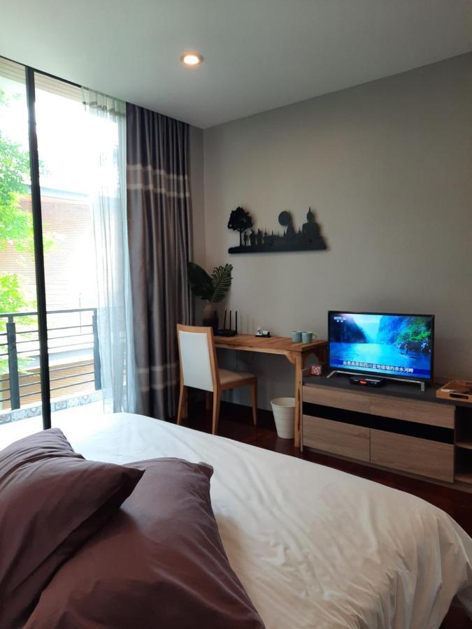 Pompom Apartemen *