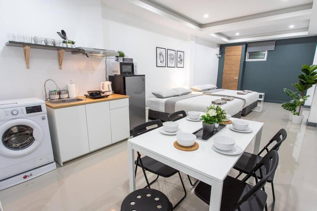 P1 Silom Pan Large Full Kitchen Wifi 4-6pax * Bangkok