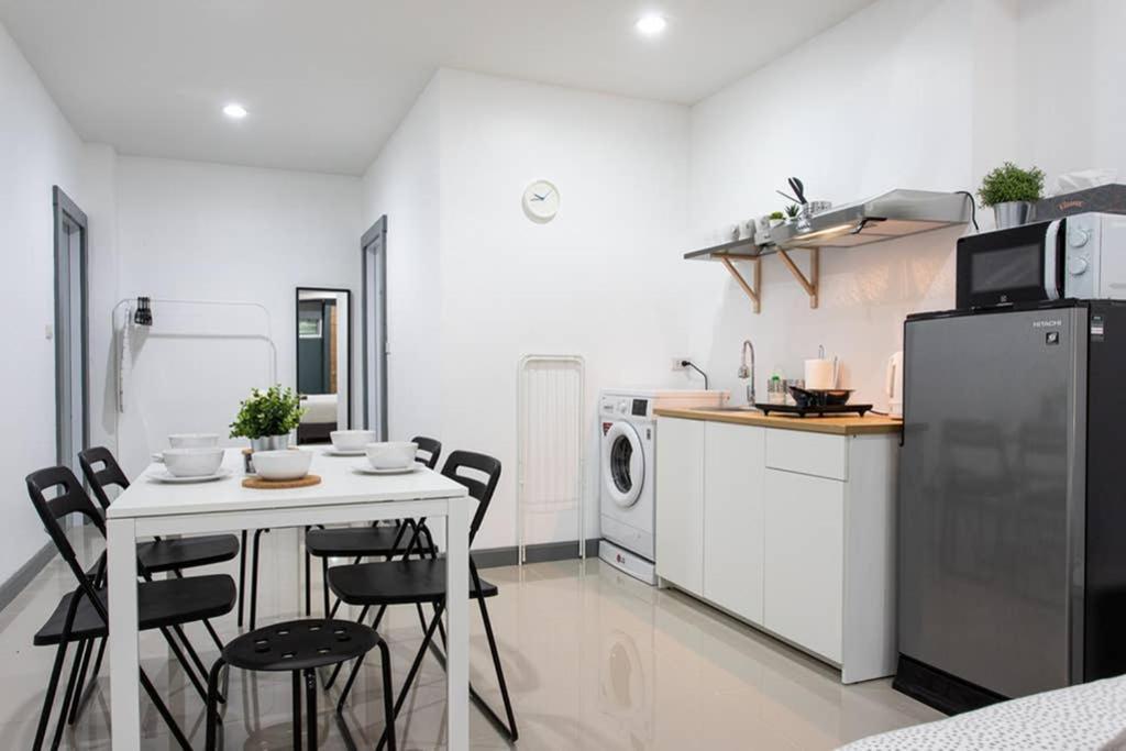 P1 Silom Pan Large Full Kitchen Wifi 4-6pax Pangsapuri *
