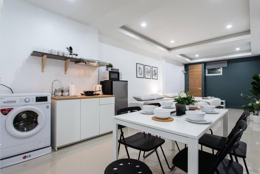 P1 Silom Pan Large Full Kitchen Wifi 4-6pax Apartment *