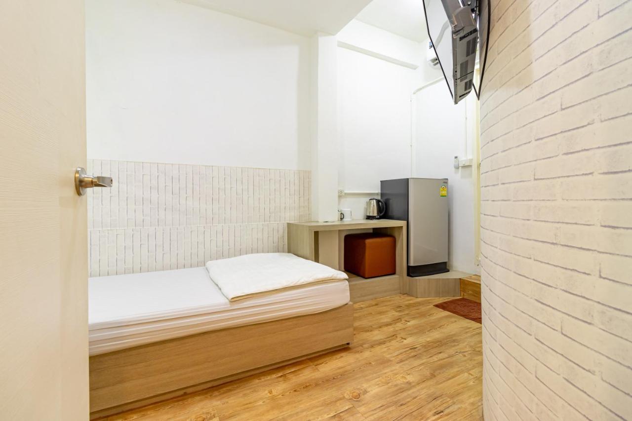 Apartment Ze Bang Aor Station Bangkok