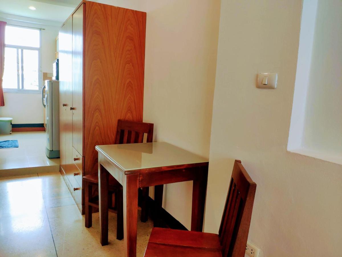 Quiet With King Bed, Kitchen And Balcony * Bangkok