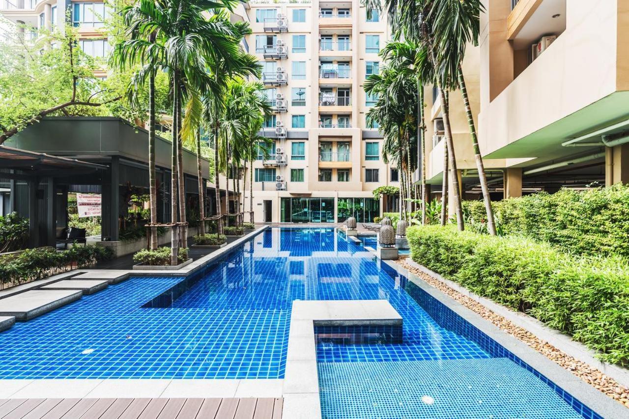 Locals Sathorn Siamese Nang Linchee *