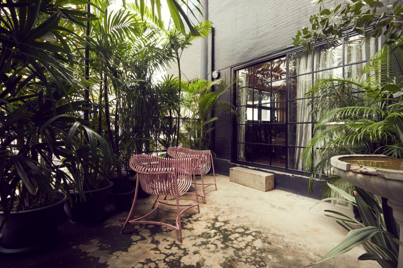 Tempat Tidur & Sarapan The Mustang Nero Bangkok