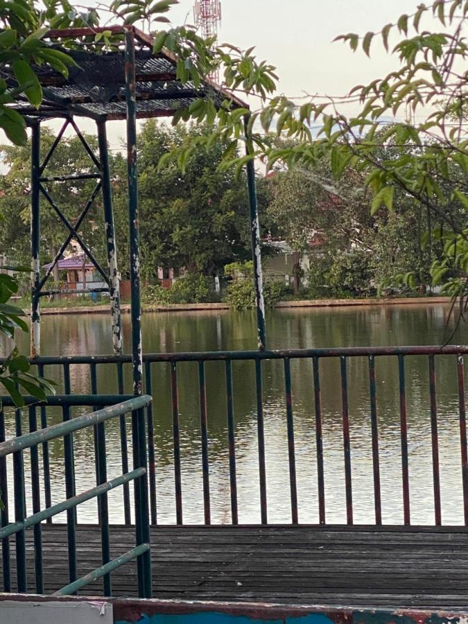 บ้านยูกเฮม ( Lake bangphli) Homestay *