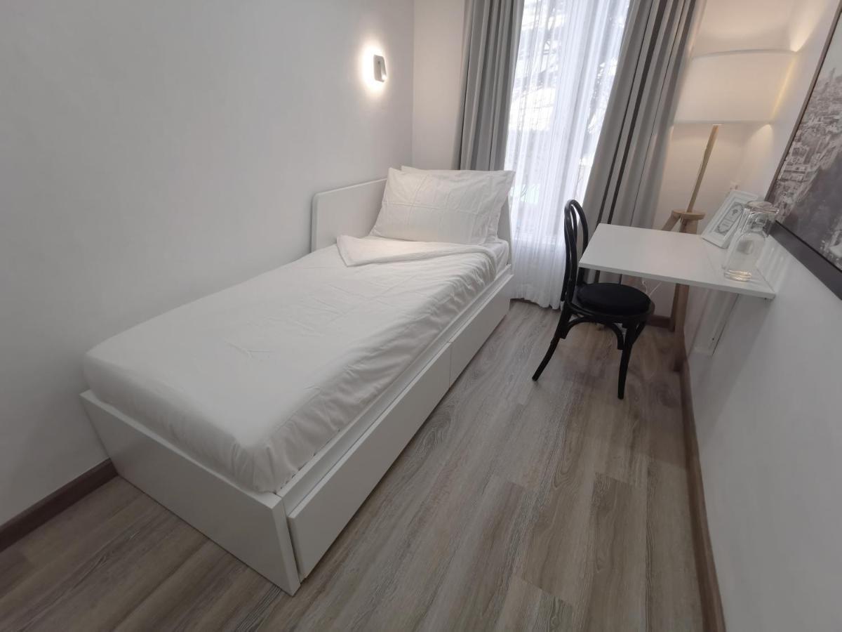 Double Bed 3*