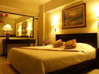 Nawarat & Serviced Hotel