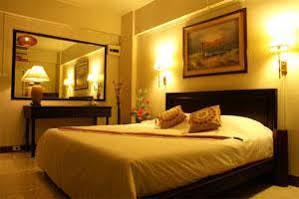 Nawarat & Serviced 3* Bangkok