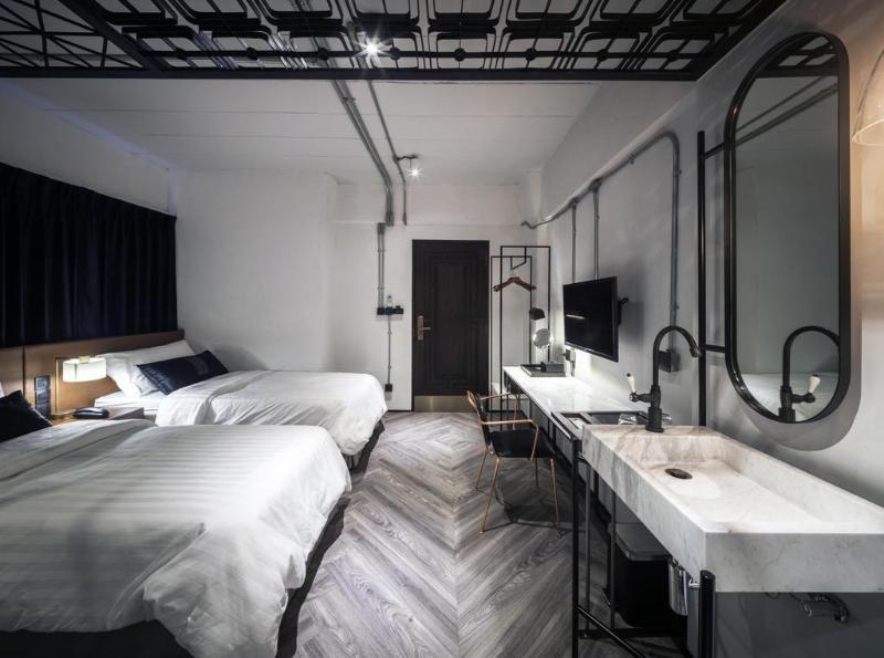 Hotel Ir-on