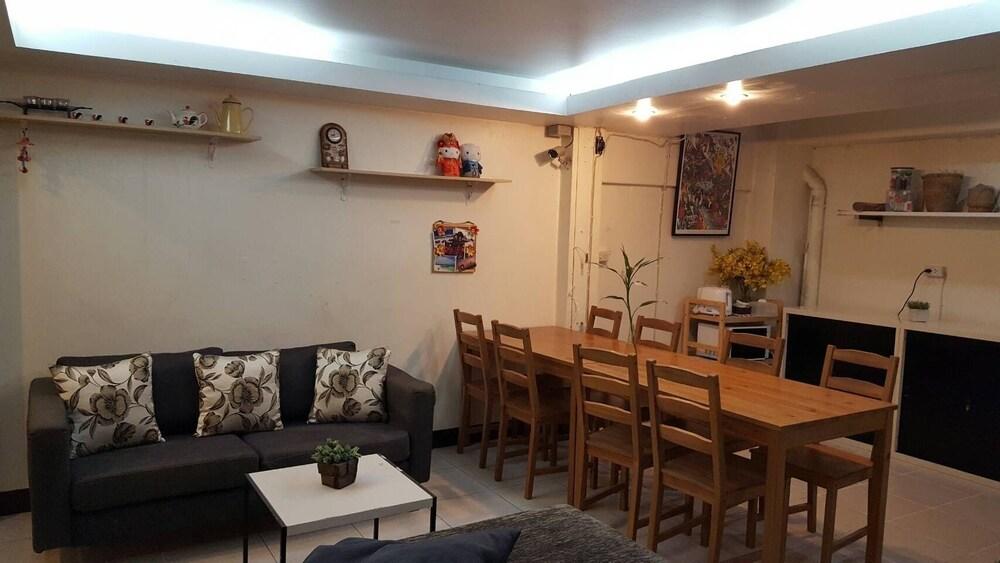 Asok Montri Hostel *