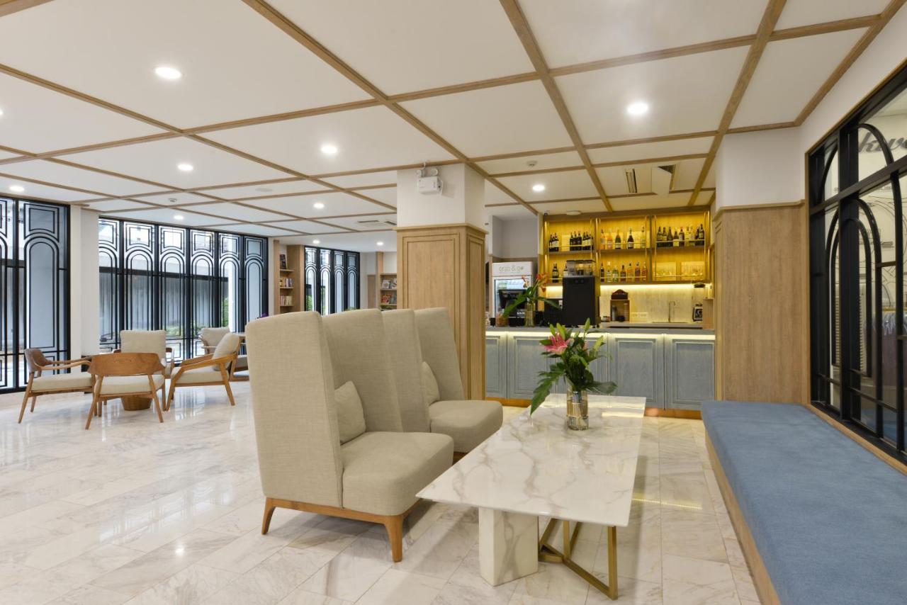 Hotel Oakwood & 4*