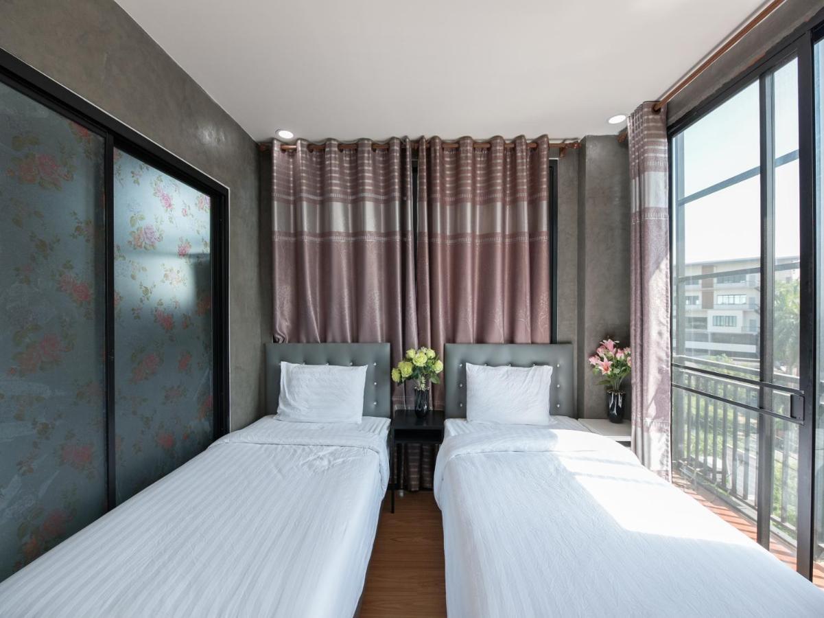 5 Chang Palace Hotel