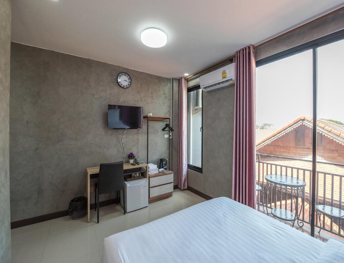 5 Chang Palace Hotel